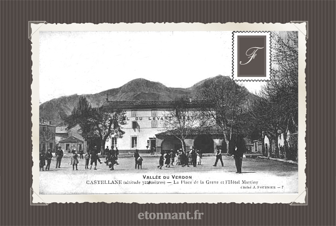 Carte postale ancienne de Castellane (04 Alpes de Haute-Provence)