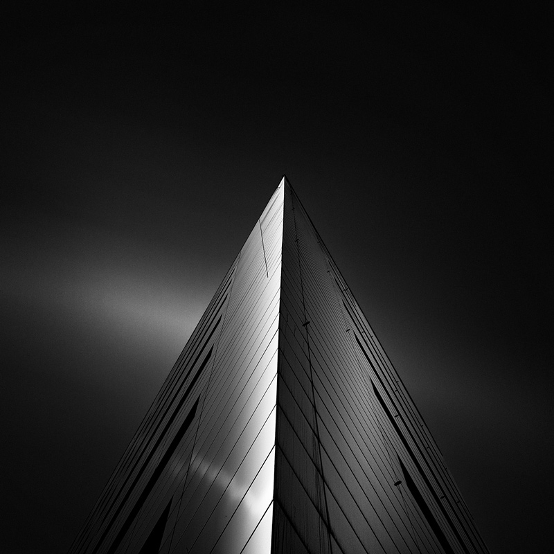 photo noir et blanc d'architecture moderne