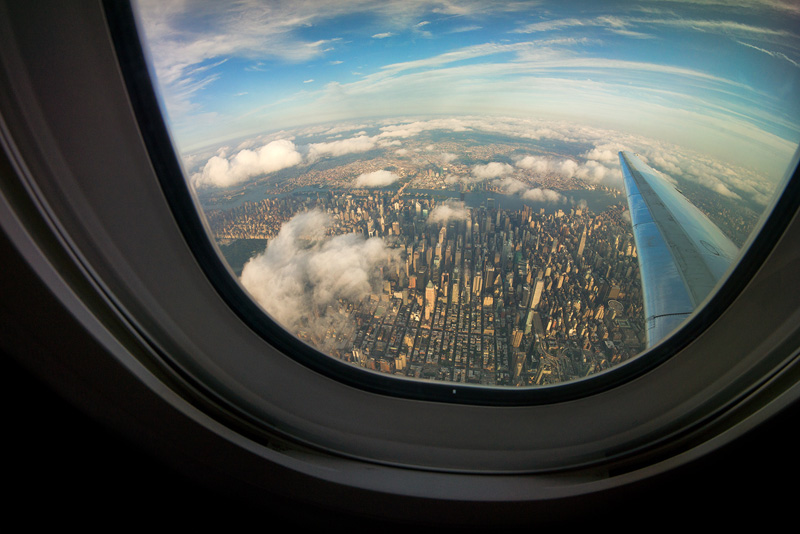 vue par la fenêtre d'un avion