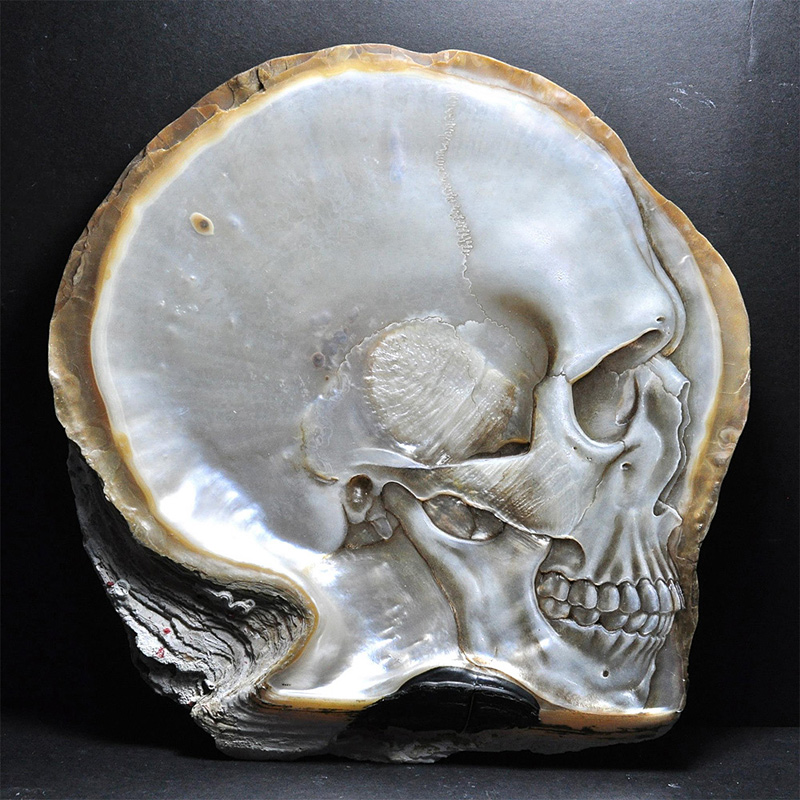 sculpture en nacre de crâne