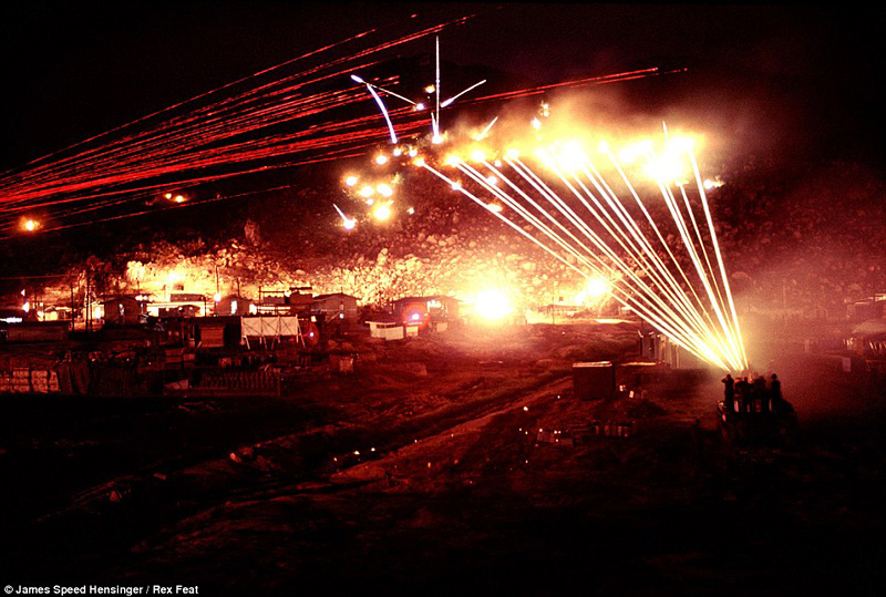 Images d'un intense échange de feu au Vietnam 1970