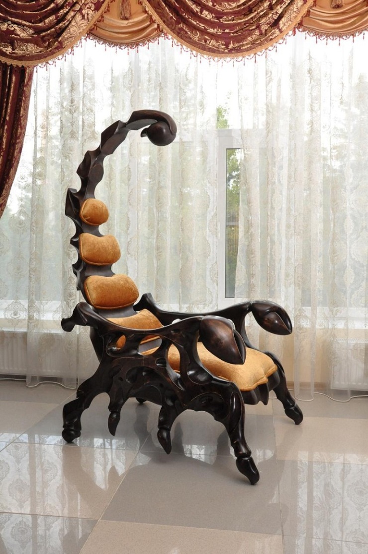 fauteuil en forme de scorpion