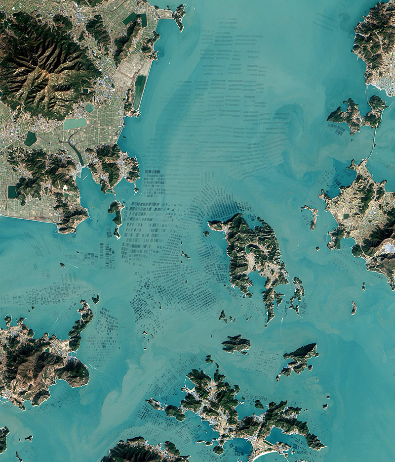 Photos fascinantes de fermes d'algues en Corée du Sud prises par satellite
