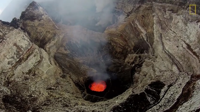 Volcan filmé par un drone