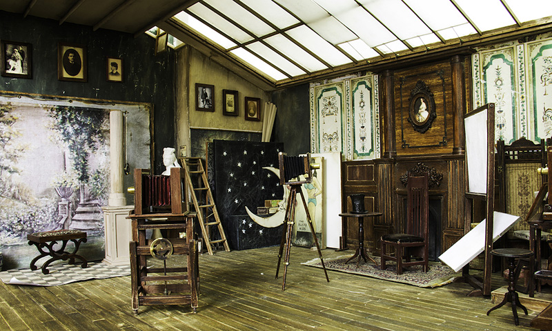 Reproduction miniature d'un studio de photos du XIXème siècle