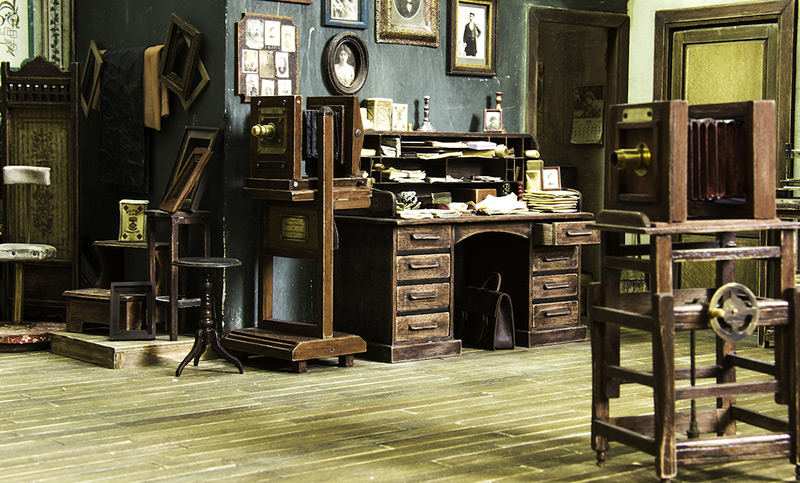 Reproduction miniature d'un studio de photos du XIXème siècle