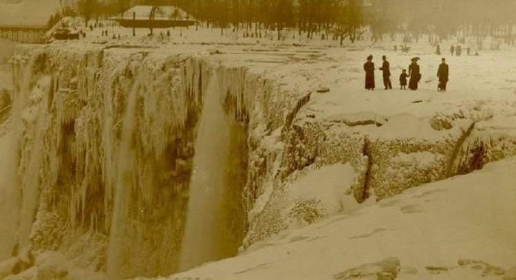 chutes du Niagara gelées