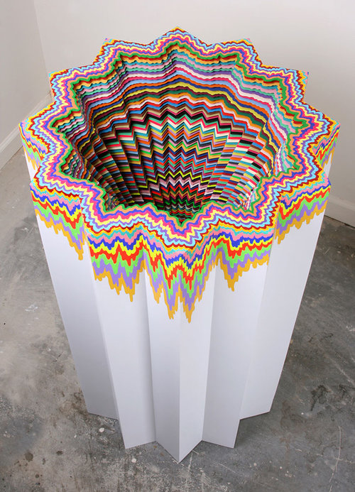 Sculptures par superposition de couches de papier découpées par Jen Stark