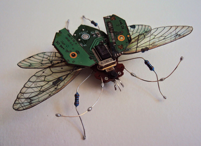 insectes à partir de composants électroniques par Julie-Alice Chappell