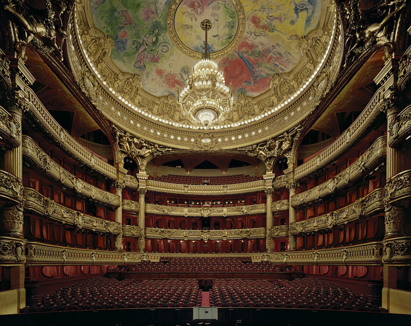 intérieur d'une salle d'opéra de renommée mondiale
