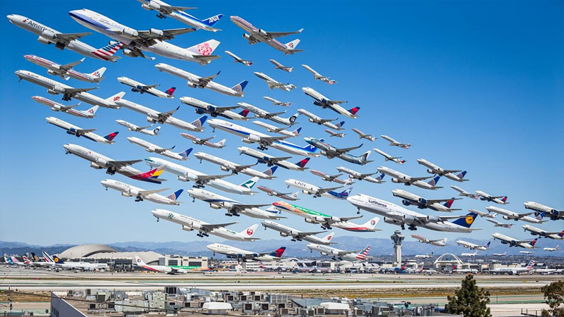 Image composite du trafic aéroportuaire à travers le monde