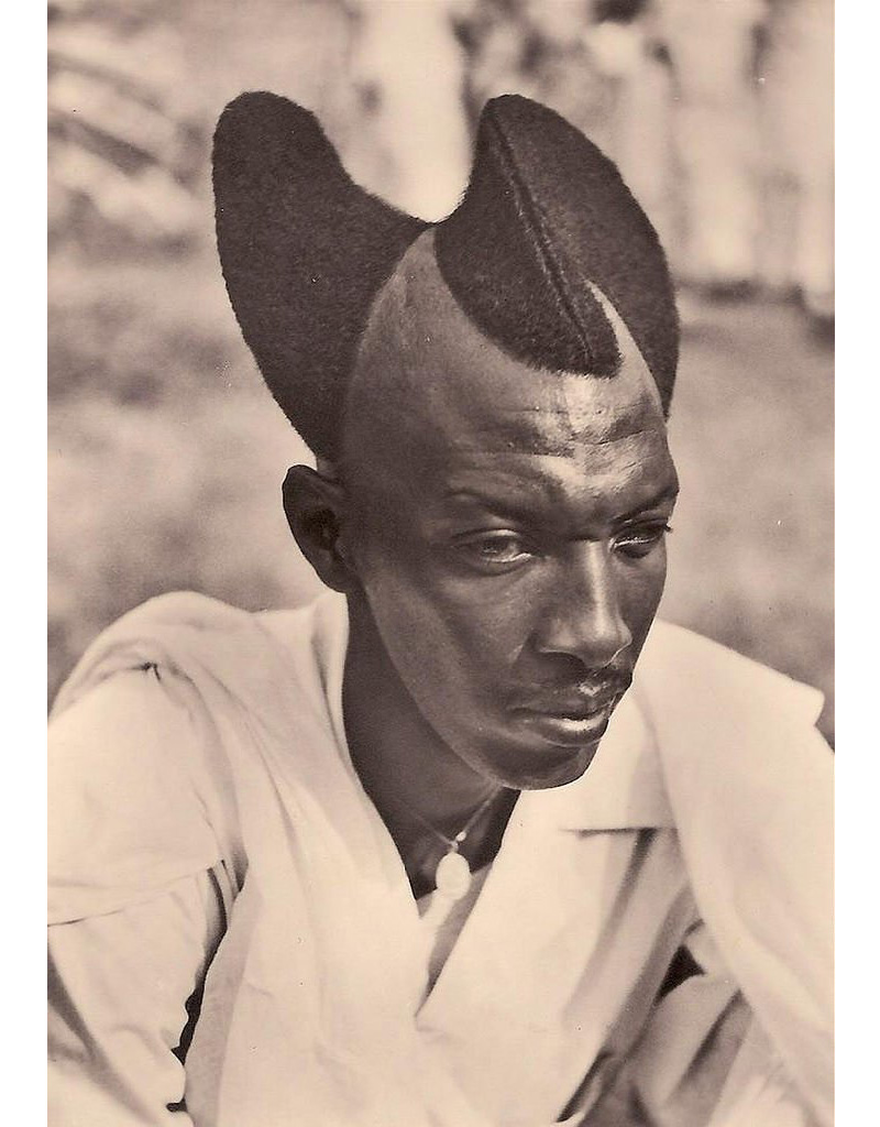 Coiffure et art capillaire rwandais des années 1920