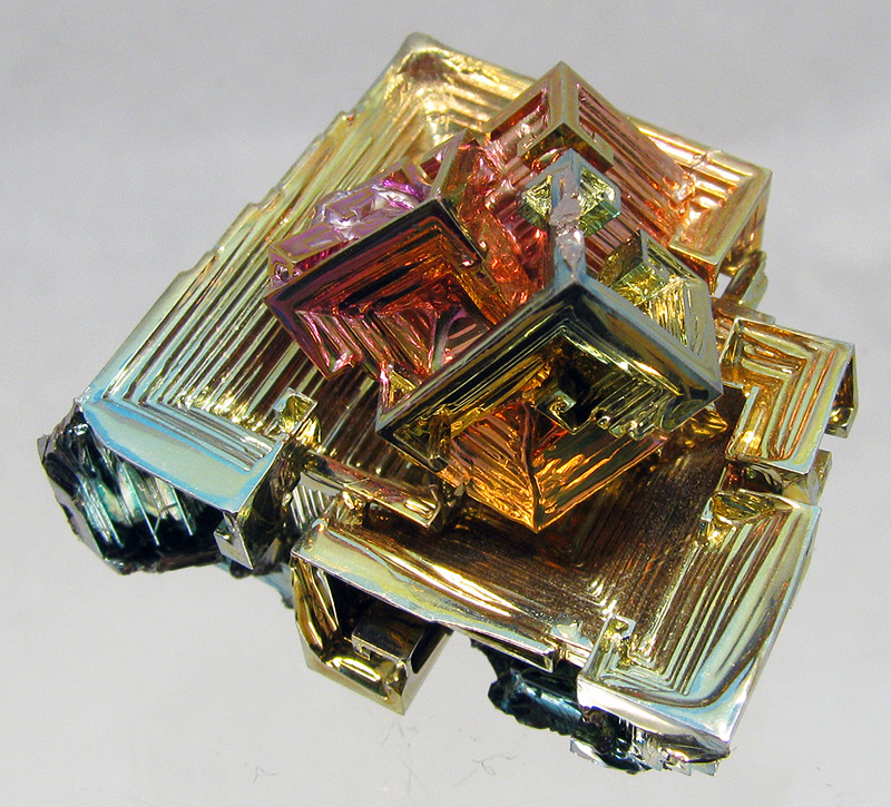 Cristal obtenu à partir de bismuth métallique