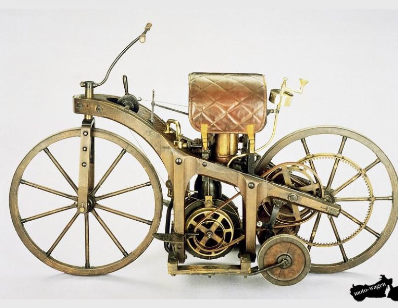 La première moto inventée par Mercedes-Benz en 1885