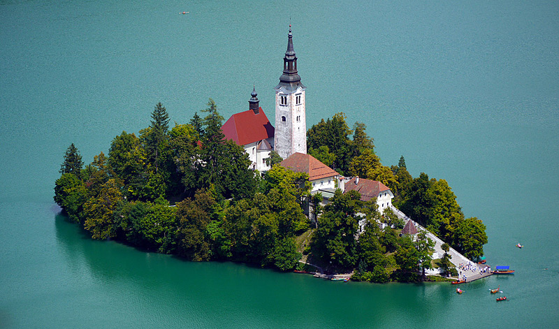 église sur un îlot du Lac de Bled en Slovénie
