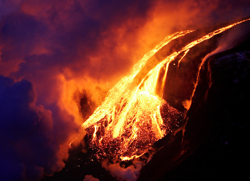 lave de volcan en Islande