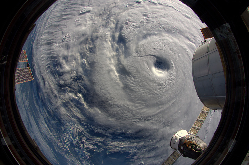 typhon Neoguri vu de l'espace